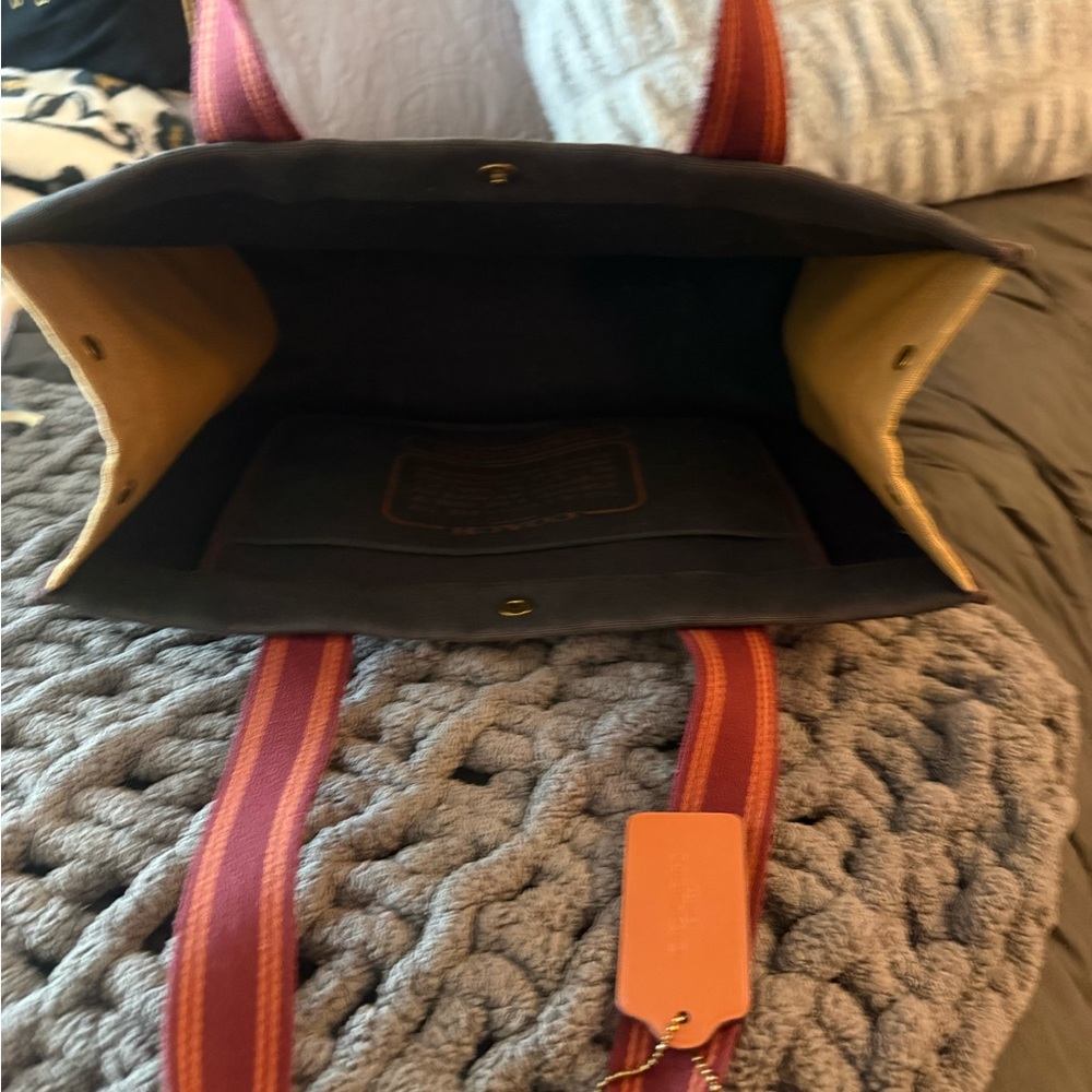 Coach Signature Canvas Spin Tote 42 - Picture 6 of 15